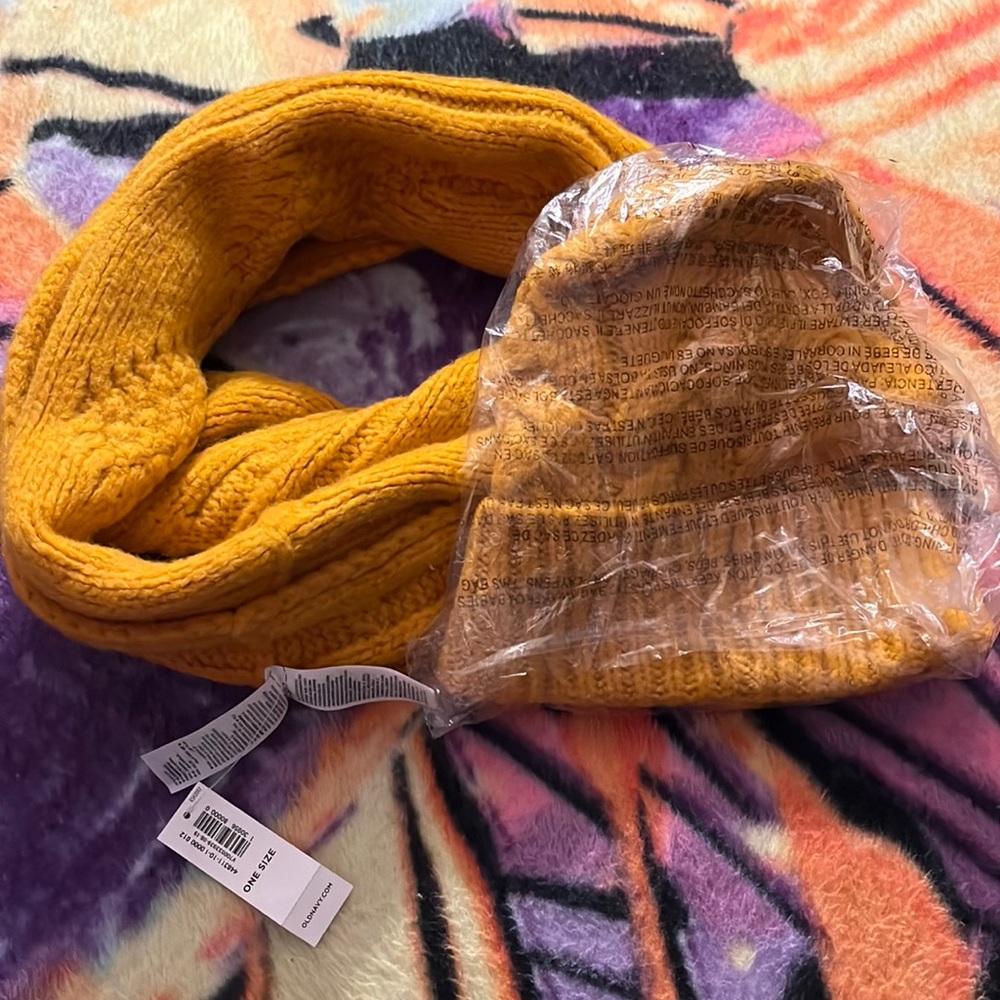 Hat and scarf set